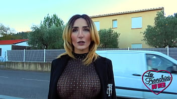 Preview 1 of Www Xxx Com Mov - Soraya,  perverse aux gros seins,  adore s&#039_exhiber
