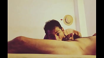 Preview 4 of Ass With Hen - Complaciendo a m&iacute_ hombre como le gusta,  con una buena mamada al despertar...