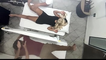 Preview 1 of Indian Nose Pinch - Masaje en Pareja quedo Grabado Cuando la Hermosa Esposa es Follada por el Masajista al lado de su Marido Cornudo NTR JAV