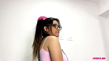Preview 2 of Hat Mama Xxx - Latina chiquilla inexperta busca pasar casting para modelo pero termina en una propuesta muy cachonda - Ivanna D&iacute_az