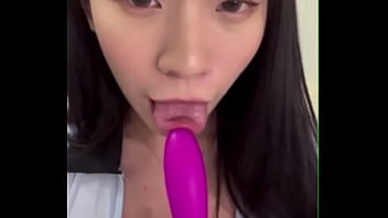 Preview 2 of Skin Diamond Punk Rock Movie - 妹子口交技巧示範