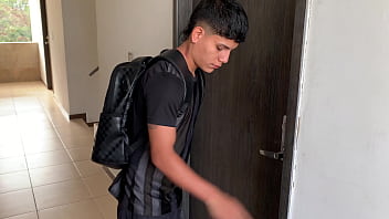 Preview 1 of Sapna Chaudhry Xxx Pic - Mi mejor amigo tiene una madrastra muy caliente y esta se aprovecha y me hace una rica mamada y me deja correr en su culo.