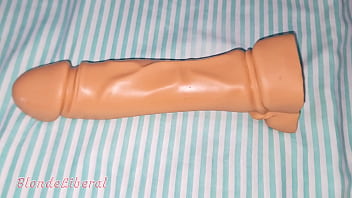 Preview 1 of Remma Sax - Gozando com um super consolo