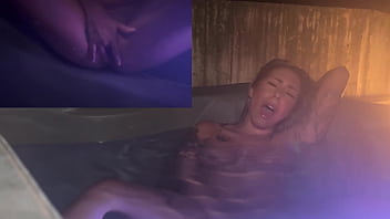Preview 4 of Xxx Sine Leon - Hot Tub Pussy Play Split Screen For Max Ryan Trailer