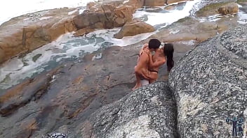 Preview 3 of Teen Fristime - Levei a namorada na praia para ter uma linda vista,  s&oacute_ n&atilde_o disse qual