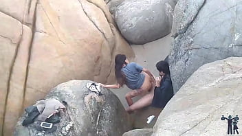 Preview 4 of Teen Fristime - Levei a namorada na praia para ter uma linda vista,  s&oacute_ n&atilde_o disse qual