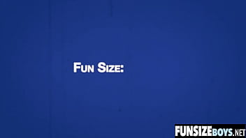 Preview 1 of Czech Blonde Moneyundefined - Twink gets his ass drilled by muscledaddy during a workout session-FUNSIZEBOYS.NET
