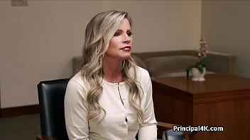 Preview 1 of Sexo Por Dinero Pillada - Married woman milks principals big dick