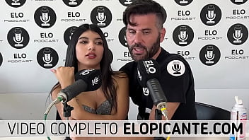 Preview 3 of Ava Adams Xxxx - MILU LOPEZ CHUPA LA PALETA EN EL CUARTO PICANTE DE ELO PODCAST