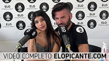 Preview 4 of Ava Adams Xxxx - MILU LOPEZ CHUPA LA PALETA EN EL CUARTO PICANTE DE ELO PODCAST