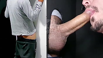 Preview 1 of Desi Bhabi Coda Codi - Alt&atilde_o dotado uncut n&atilde_o aguentou e gozou muito r&aacute_pido na minha mamada no GloryHole!!! (COMPLETO NO RED)