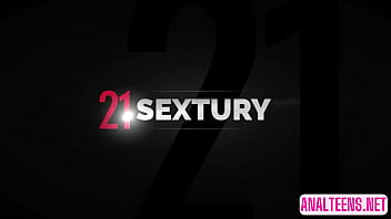 Preview 1 of Mom And Son Sex Aka Big - A morena sexy e natural Liza Shay &eacute_ uma jovem com tes&atilde_o que quer um pau duro na bunda.