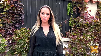 Preview 1 of Little Woman Xvideo - Anita,  25ans,  adore faire des gorges profondes !