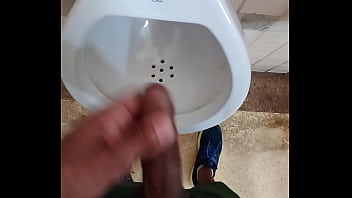 Preview 3 of Mp4 Sex Wen Com - Batendo no banheiro cheio de gente