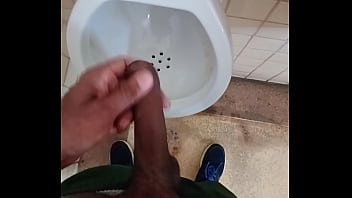 Preview 1 of Mp4 Sex Wen Com - Batendo no banheiro cheio de gente
