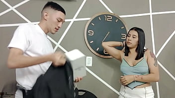 Preview 1 of Chaild Xnxxxx - Le pago al domiciliario con una buena follada,  Me folla tan duro que hago un squirt