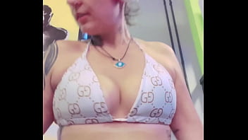 Preview 1 of Dr Johnny Sinns - Eu na academia toda molhadinha a&iacute_ qui del&iacute_cia escorria entre as pernas!