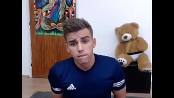 Preview 1 of Ruski Kino - Gay Masturb&aacute_ndose n&deg_5 - Hombre Joven