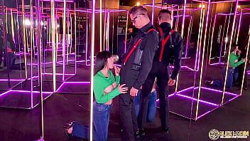 Preview 2 of Crossdressers Knot - Me cojo a mi novia en el laberinto de espejos