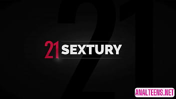 Preview 1 of Sammyy 02k - A jovem sexy Amalia Davis est&aacute_ pronta para levar um pau em sua bunda min&uacute_scula!