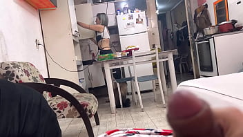 Preview 2 of Porn Durasi 3 Menit - Contratei uma diarista e acabei batendo punheta pra ela escondido !