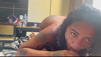Preview 1 of Sunny Leaon X Videos Full Hot - Vazou na net! Namorado tarado ajuda a novinha a se lavar no banho e enche ela de leite