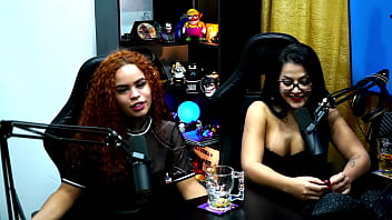 Preview 3 of Basha Ringtun - Emy Tatuada &amp_ Tifany Rocha mostra os biquinhos do peito,  Elas estavam cheia de tes&atilde_o! - Podcast P&aacute_pum no Barraco! COMPLETO NO SHEER E RED