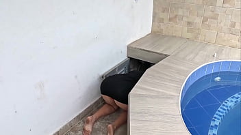 Preview 1 of Shawer Bath Sister Brother Xxx - QUEDO ATRAPADA BAJO LA ALBERCA Y EL CACHONDO DE MI PADRASTRO ME FOLLA HASTA CORRERSE,  QUE RICA POLLA TIENE ESE VIEJO