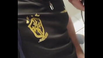 Preview 1 of Lemery Batangas Sex Scandal - Ajoelhou e mamou o pau cabe&ccedil_udo de um casado no banheiro do bar - EXCLUSIVOS NO RED