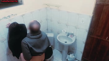 Preview 4 of Xxx Franse Com - olha o que aconteceu no meu bar,  mulher foi ao banheiro e o cara seguiu!
