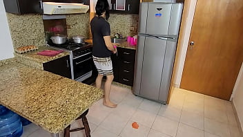 Preview 1 of Xxx Hd Japan - Broma a Shobrina que bote agua en la cocina solo para que me muestre su enorme culo grande tengo sexo con morra sexy.