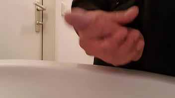 Preview 3 of Sister Baroda - Wichsen auf Toilette