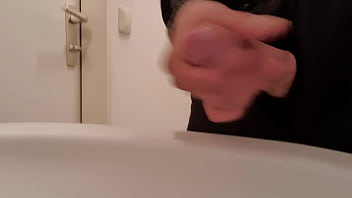 Preview 1 of Sister Baroda - Wichsen auf Toilette