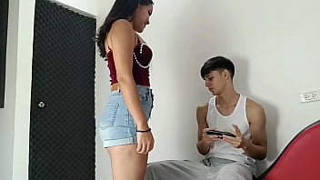 Preview 1 of Ivana Nadal - FAMILIA JODIDA - MI HERMANASTRA MORENA QUERIA GRABAR UN VIDEO CASERO PORNO EN ESPANOL Y YO LE HICE CASI ASI QUE NOS GRABAMOS TENIENDO SEXO DURO EN ESPANOL