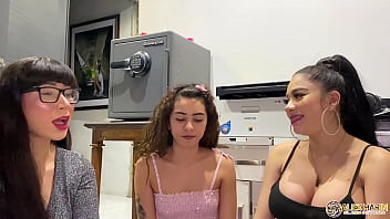 Preview 1 of Pornhayv Com - La patrona y sus amigas le maman la verga al electrico