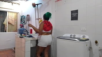 Preview 1 of Cry Teen - la nueva vecina esta muy rica me encanta como mueve su enormes nalgas mientras lava su ropa en el lavadero