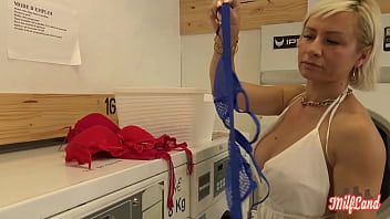 Preview 3 of Sexy Hardcores - Kim,  cougar coquine,  s&#039_occupe de deux bites Part 1