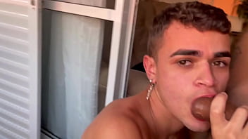 Preview 3 of Raylene Clips - Eu e Dois Amigos come&ccedil_ando a Broderagem Parte 1