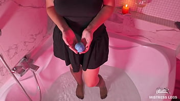 Preview 1 of Bf Video Mmm Com - Goddess Beautiful Wrinkled Soles Teasing And Toe Wiggling In The Bathtub