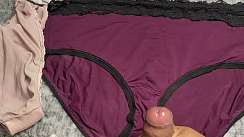Preview 2 of Xcxv Cv - Masturbarme con los panties usados de mi amiga