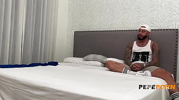 Preview 1 of Wow Xxx Lvoe - Spanish MILF Clara Montoro teaches an inexperienced dude what a BIG SQUIRT is like!