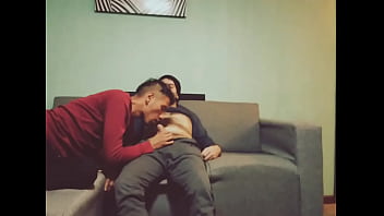 Preview 4 of Xxx Telugu Antys - Saboreando la verga de mi macho en el sof&aacute_.