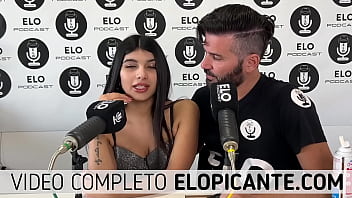 Preview 2 of Gia Page Daughter - ELO PODCAST LE PASA CREMA POR LAS PIERNAS A MILU LOPEZ
