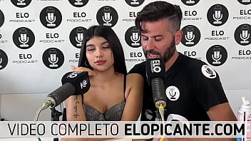 Preview 3 of Gia Page Daughter - ELO PODCAST LE PASA CREMA POR LAS PIERNAS A MILU LOPEZ