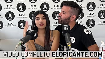 Preview 4 of Gia Page Daughter - ELO PODCAST LE PASA CREMA POR LAS PIERNAS A MILU LOPEZ