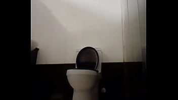 Preview 1 of Video Ya Ngono Bongo - Vaibhav Urinates In The Toilet Of The Men&#039_s Changing Room At FRCS