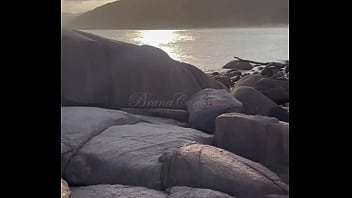 Preview 4 of Sotceladar Xxx - Realizei o Fetiche do Corninho de foder com um desconhecido sem camisinha na praia de nudismo e o corno ainda filmou tudo cheio de tes&atilde_o