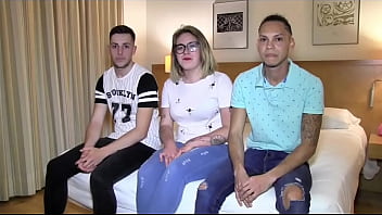 Preview 1 of Cuckold Piss Cum Bi - Quer&eacute_is Follar Mi Co&ntilde_o Grande?