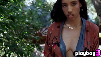 Preview 1 of Yessii Goomez - Sexy big tits ebony MILF Brookliyn posing naked and revealed hot hairy pussy