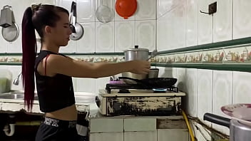Preview 1 of Dutch Tv - El Amigo De Mi Novio Me Observa Mientras hacia ejercicio Y Decid&iacute_ Invitarlo Para Que Me Folle